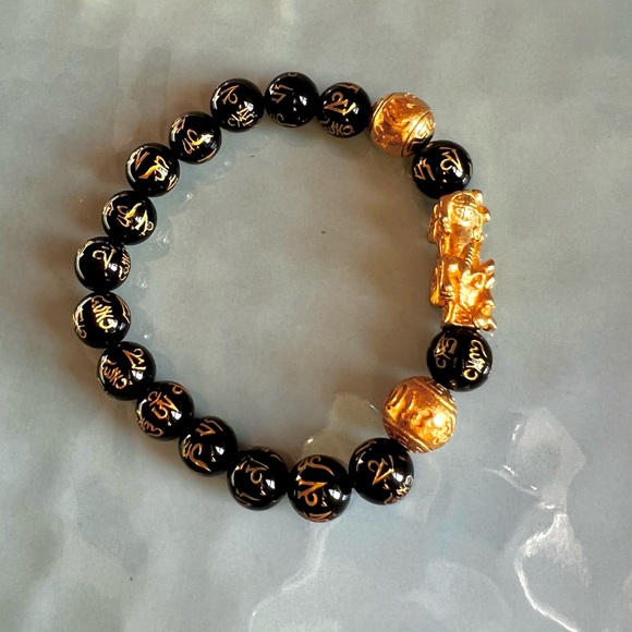 Pixiu Good Luck Unisex Bracelet Black & Gold, Stretchy. NWOT. - Picture 5 of 7